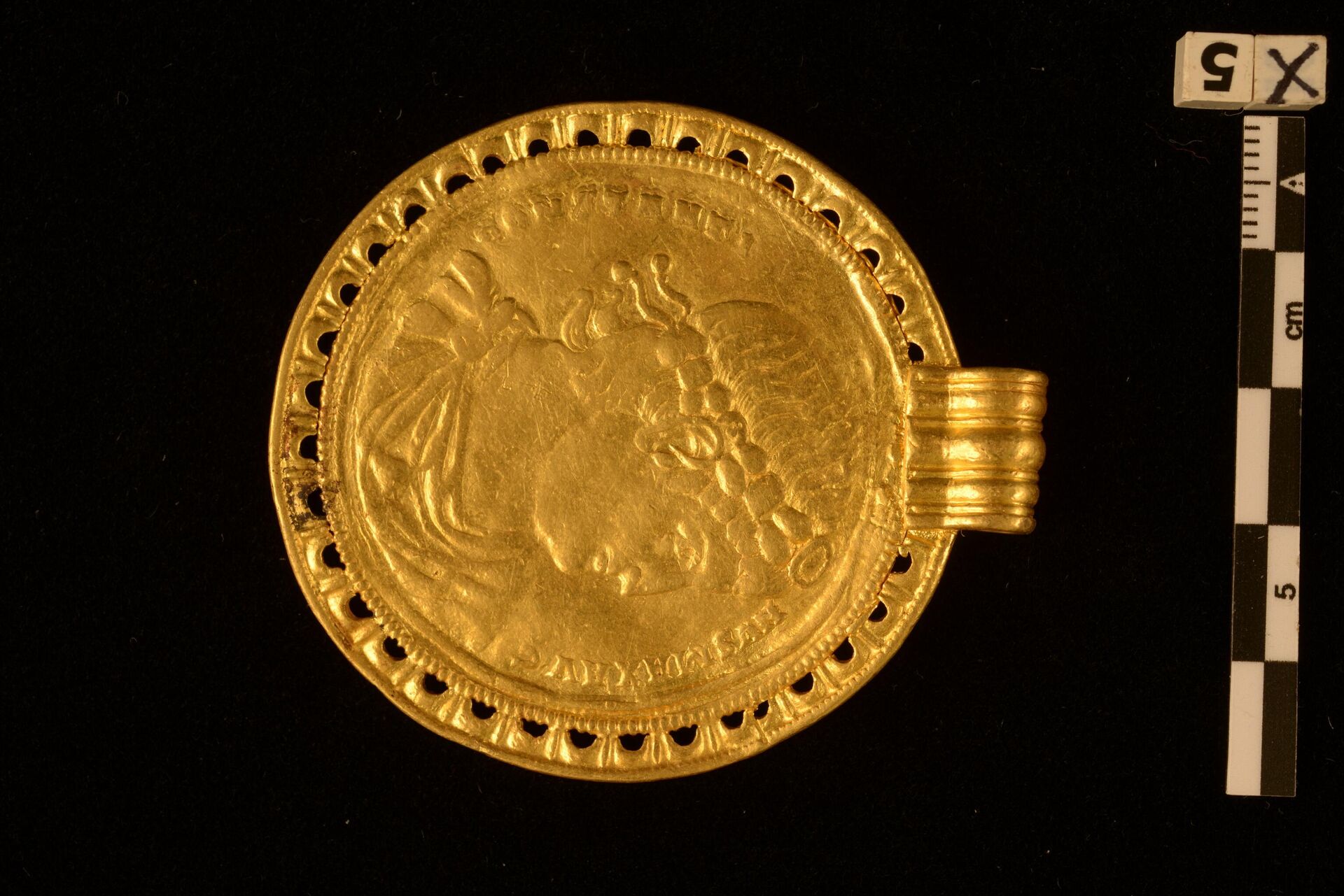 Золотые предметы VI столетия, найденные около города Еллинг, Дания - Sputnik Lietuva, 1920, 08.09.2021