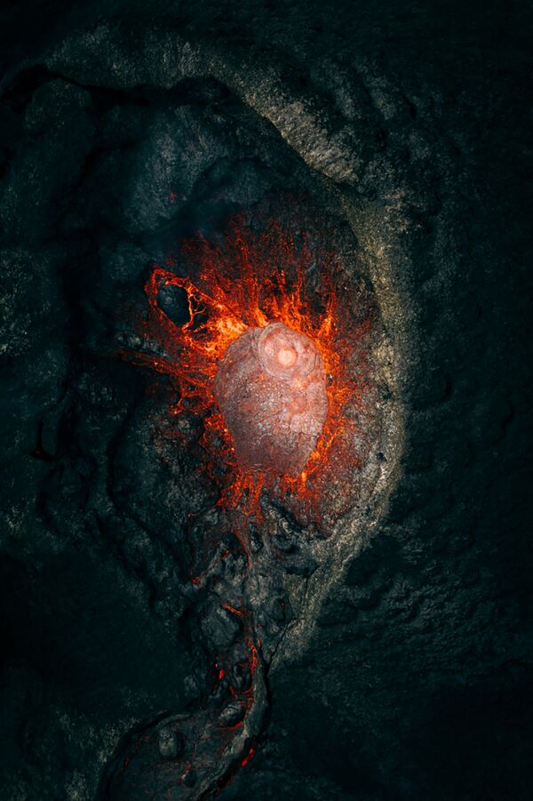 Kategorijoje &quot;Gamta&quot; nebuvo lygių Martino Sanchezo kosminei nuotraukai. Nuotraukoje užfiksuota ugnikalnio Islandijoje išsiveržimo akimirka. - Sputnik Lietuva