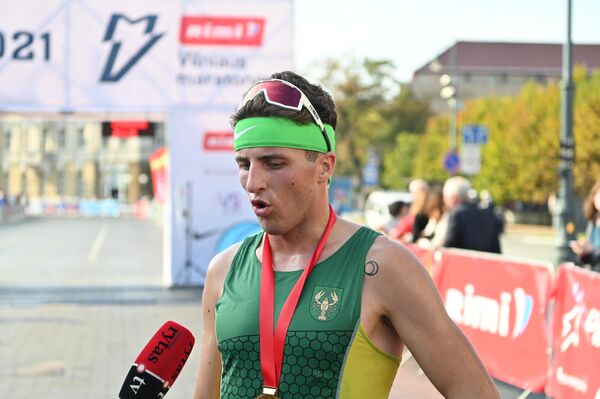 Nuotraukoje: maratono nugalėtojas Lukas Tarasevičius, finišavęs per 2 val. 27 min. ir 50,7 sek. - Sputnik Lietuva