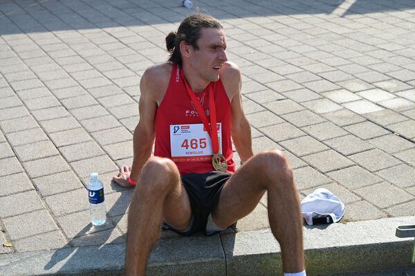На фото: бронзовый призер марафона Ремигиюс Шниока, финишировавший с результатом в два часа 35 минут и 23 секунды. - Sputnik Литва