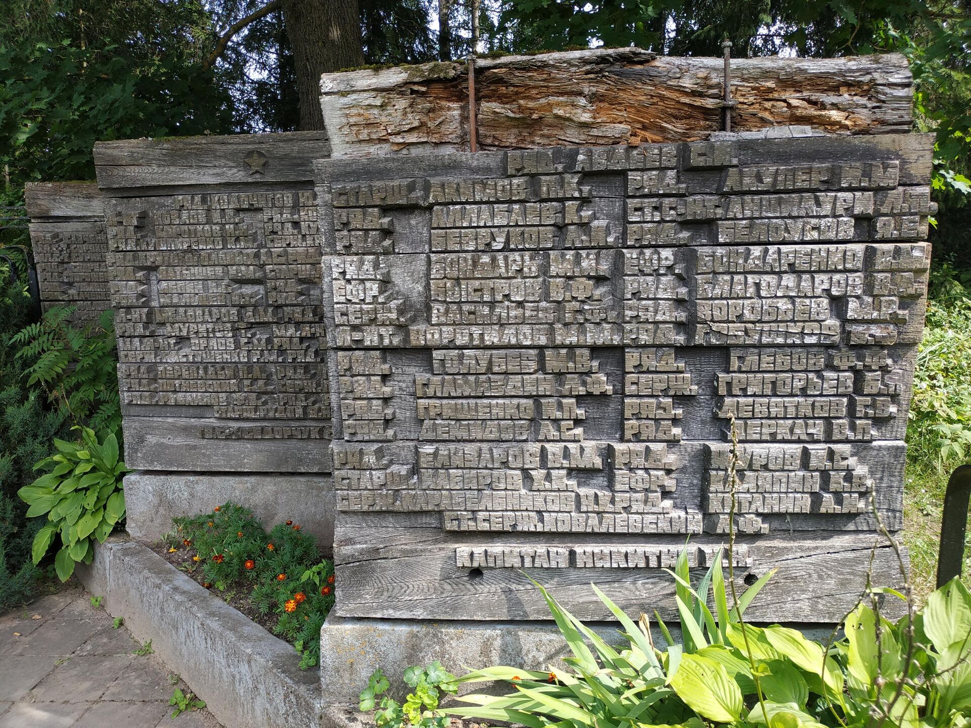 Резной мемориал советским воинам в Литве - Sputnik Lietuva, 1920, 15.09.2021