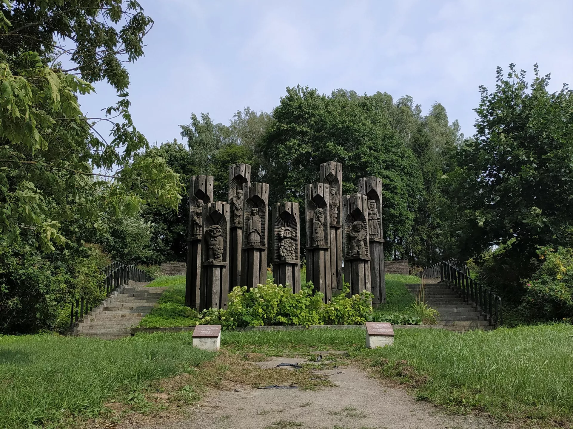 Резной мемориал советским воинам в Литве Резной мемориал советским воинам в Литве - Sputnik Lietuva, 1920, 15.09.2021