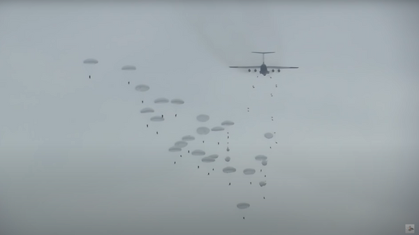 Высадка воздушного десанта в рамках ССУ Запад-2021 в Калининградской области - Sputnik Lietuva