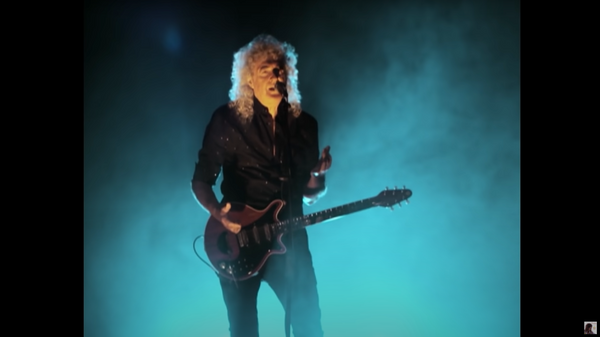 Queen gitaristo Brajėno Mėjaus klipas dainai Back to the Light - Sputnik Lietuva