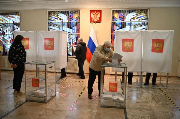 Lietuvoje vyksta balsavimas Rusijos Federacijos Valstybės Dūmos rinkimuose. - Sputnik Lietuva