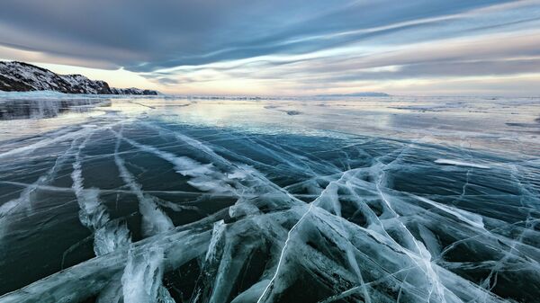 Озеро Байкал зимой, архивное фото - Sputnik Литва
