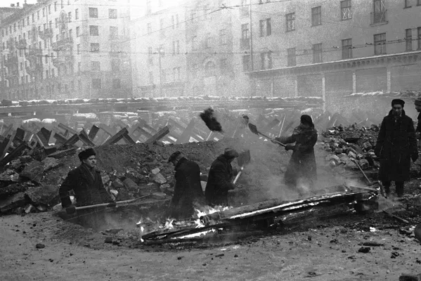 Maskviečiai stato prieštankinius įtvirtinimus. Maskviečiai stato prieštankinius įtvirtinimus. - Sputnik Lietuva