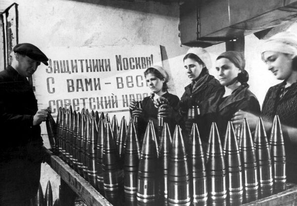 Didysis Tėvynės karas 1941–1945 metais. Šaudmenų gamyba vienoje iš Maskvos gamyklų. - Sputnik Lietuva