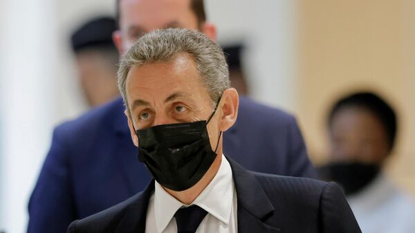Экс-президент Франции Николя Саркози в здании суда в Париже - Sputnik Литва