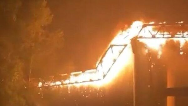 Кадры обрушения горящего моста над рекой Тибр в Риме - Sputnik Lietuva