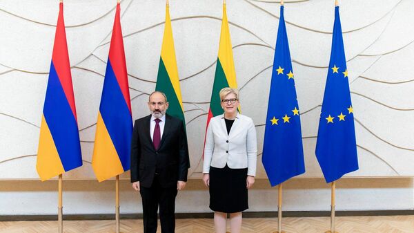 Ministrė pirmininkė Ingrida Šimonytė su Armėnijos premjeru Nikola Pašinianu - Sputnik Lietuva