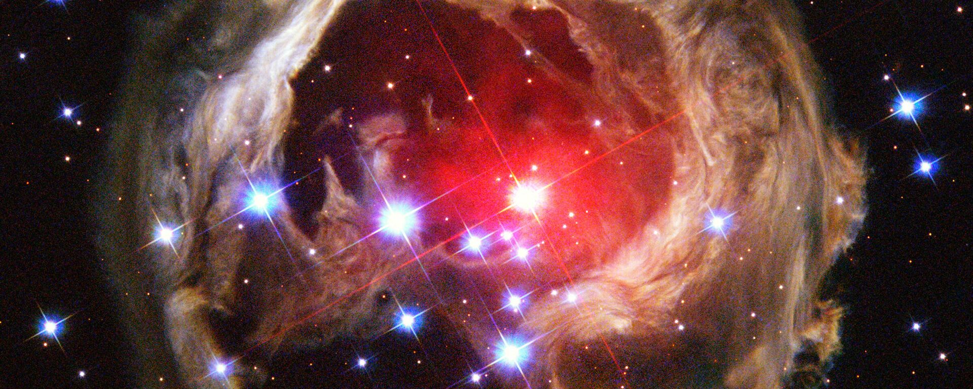 Šviesos aidas apšviečia dulkes aplink milžinišką žvaigždę V838 Monocerotis - Sputnik Lietuva, 1920, 07.10.2021