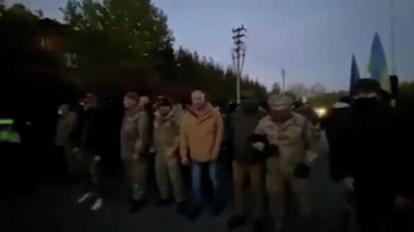 Кадры акции протеста у дома Порошенко под Киевом - Sputnik Литва