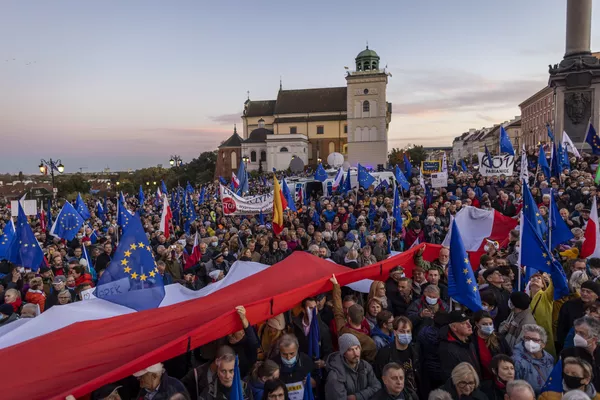 Protestas Lenkijoje dėl šalies narystės Europos Sąjungoje. Protestas Lenkijoje dėl šalies narystės Europos Sąjungoje. - Sputnik Lietuva