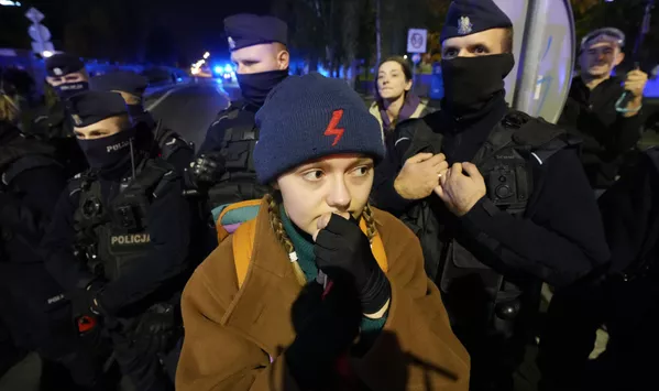 Lenkijos Konstitucinis Teismas ketvirtadienį nusprendė, kad Lenkijos įstatymai turi viršenybę prieš Europos Sąjungos įstatymus tose srityse, kuriose jie prieštarauja, o šis sprendimas gali paskatinti dešiniąją šalies vyriausybę ir pabloginti jos ir taip neramius santykius su ES. Lenkijos Konstitucinis Teismas ketvirtadienį nusprendė, kad Lenkijos įstatymai turi viršenybę prieš Europos Sąjungos įstatymus tose srityse, kuriose jie prieštarauja, o šis sprendimas gali paskatinti dešiniąją šalies vyriausybę ir pabloginti jos ir taip neramius santykius su ES. - Sputnik Lietuva