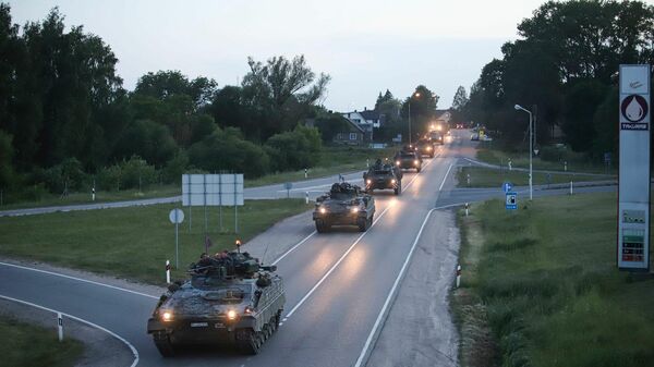 Военная техника на дороге в Литве - Sputnik Литва