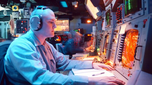 Панель управления системой Aegis на борту ракетного крейсера типа Тикондерога USS Normandy ВМС США - Sputnik Lietuva