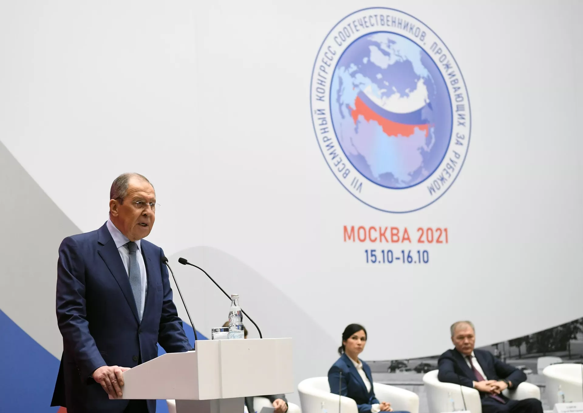 Глава МИД России Сергей Лавров выступает на VII Всемирном конгрессе российских соотечественников, проживающих за рубежом Глава МИД России Сергей Лавров выступает на VII Всемирном конгрессе российских соотечественников, проживающих за рубежом - Sputnik Lietuva, 1920, 18.10.2021