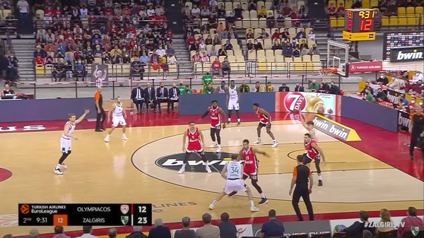 Баскетбольный матч литовского Жальгириса против греческого Олимпиакоса - Sputnik Литва