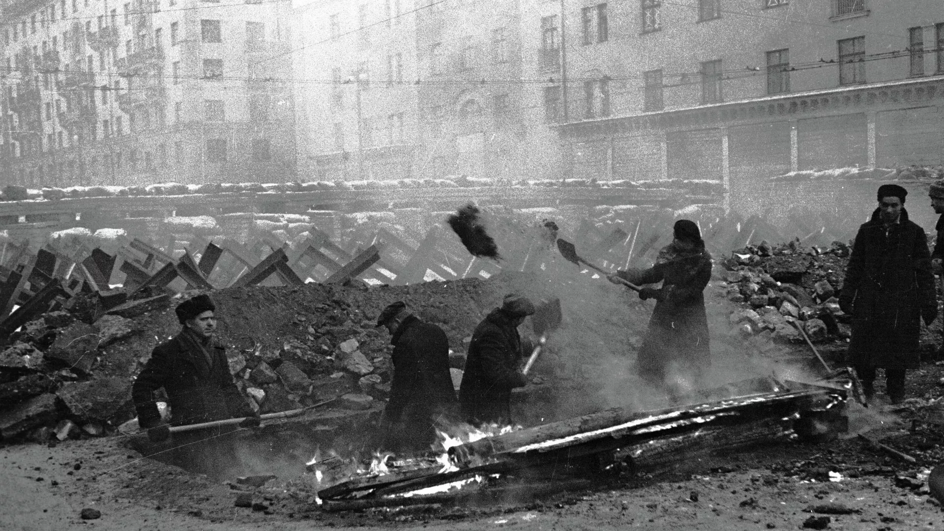 Maskvos gyventojai ruošia prieštankinę gynybą Maskvos gyventojai ruošia prieštankinę gynybą - Sputnik Lietuva, 1920, 20.10.2021