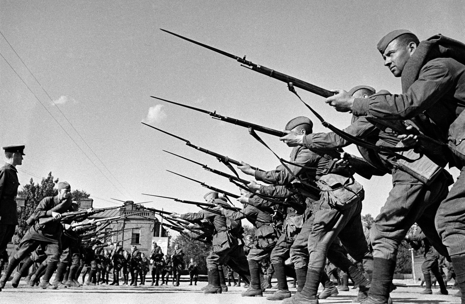 Обучение бойцов красной армии перед отправкой на фронт, архивное фото - Sputnik Lietuva, 1920, 20.10.2021