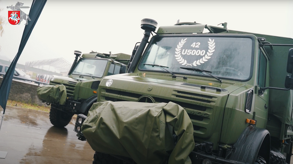 Армия получила 42 грузовика Unimog - Sputnik Lietuva