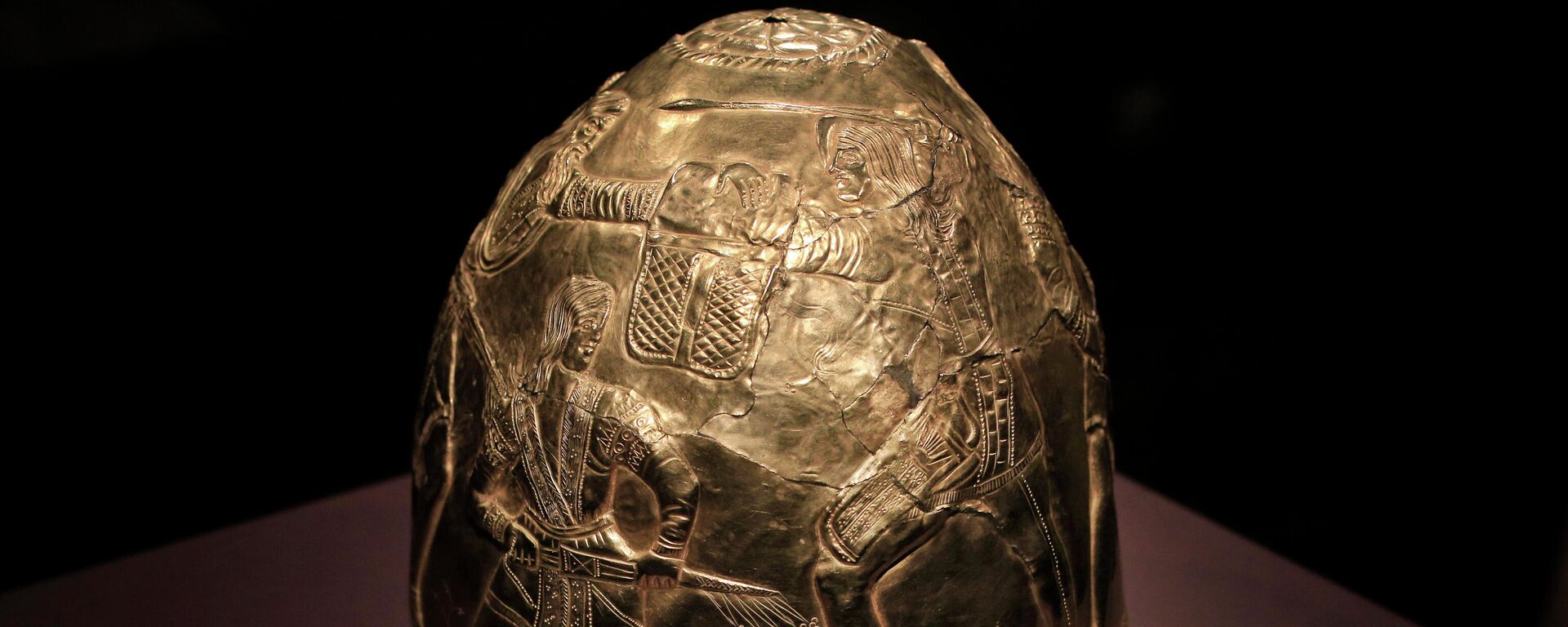 Cкифский золотой шлем в историческом музее Алларда Пирсона в Амстердаме - Sputnik Литва, 1920, 26.10.2021