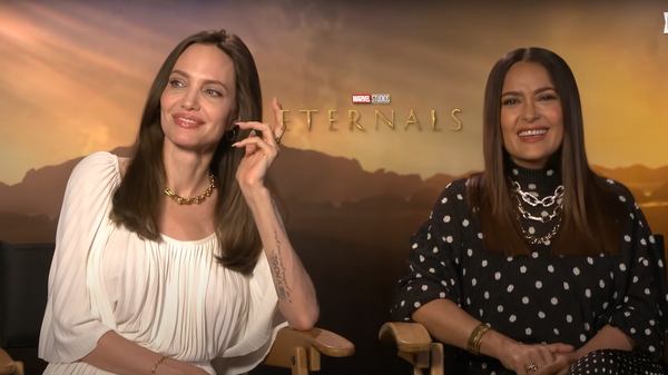 Актрисы Анджелина Джоли и Сальма Хайек рассказали, смогли бы Вечные одолеть Таноса - Sputnik Lietuva