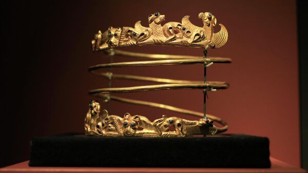 Скифский золотой браслет в историческом музее Алларда Пирсона в Амстердаме - Sputnik Литва