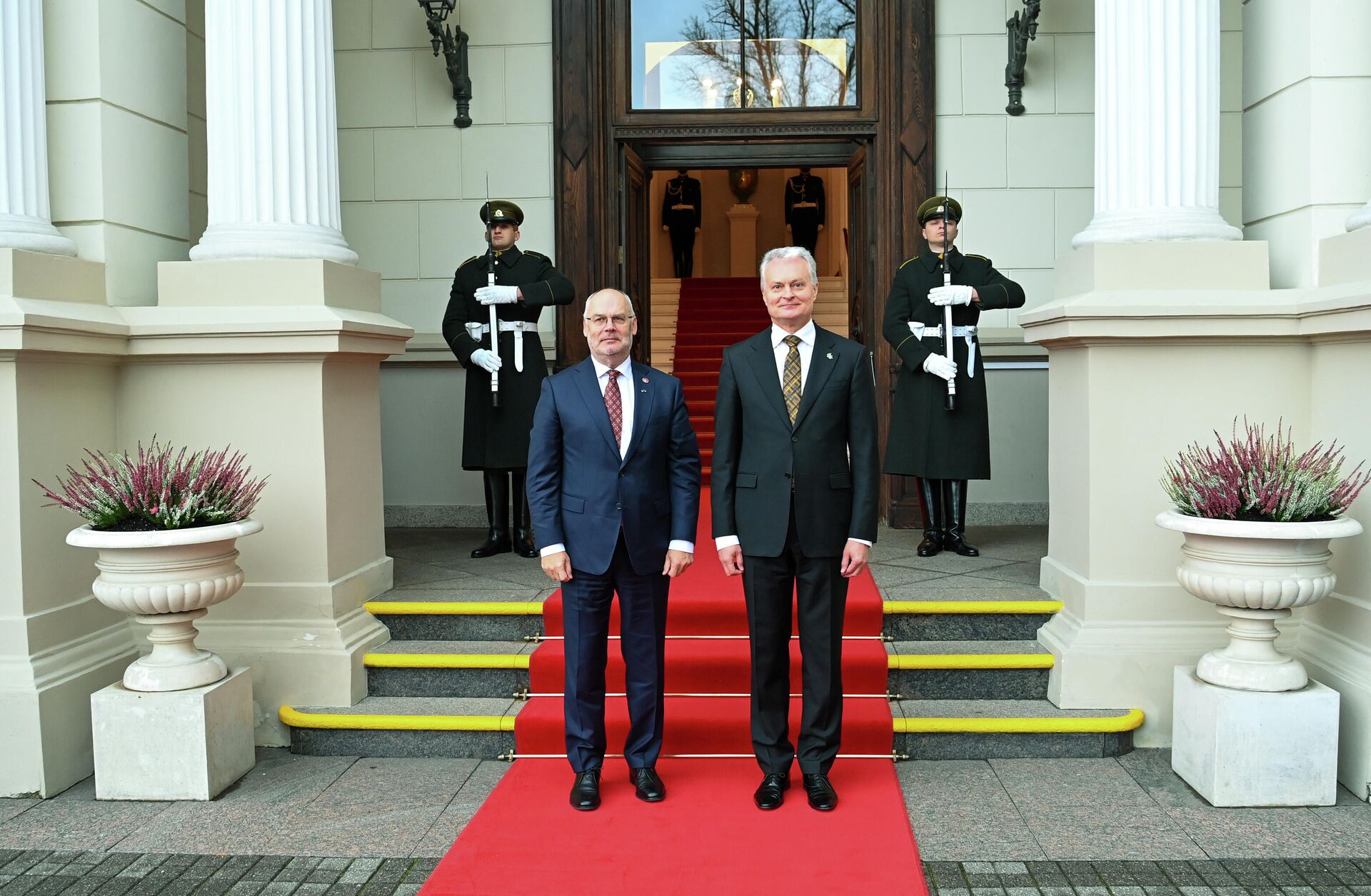 Президент Литвы Гитанас Науседа и президент Эстонии Алар Карис - Sputnik Lietuva, 1920, 27.10.2021