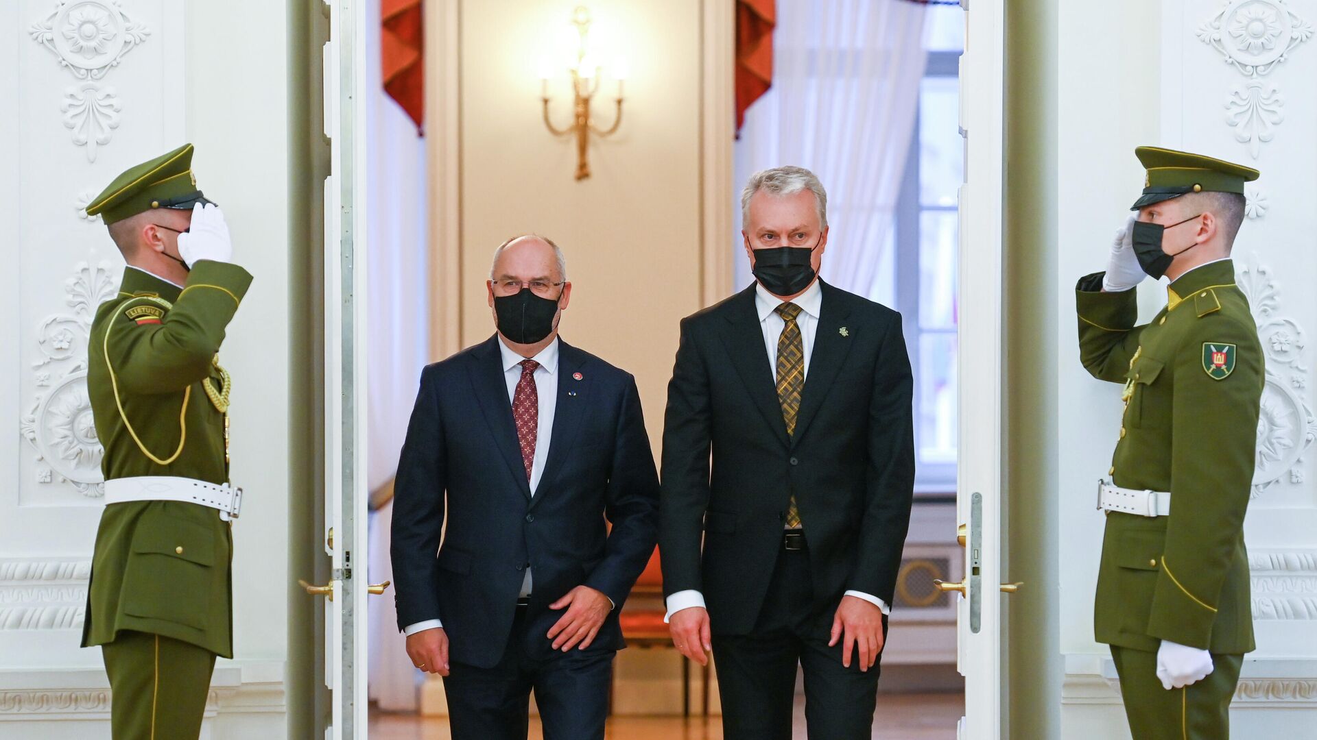 Президент Литвы Гитанас Науседа и президент Эстонии Алар Карис - Sputnik Литва, 1920, 27.10.2021
