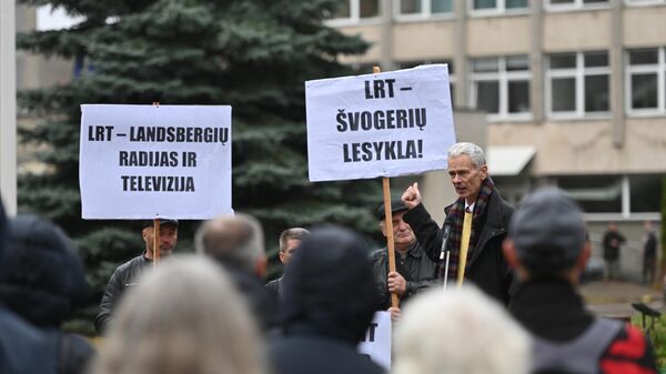 Митинг перед зданием государственного телевидения и радио в Вильнюсе - Sputnik Литва