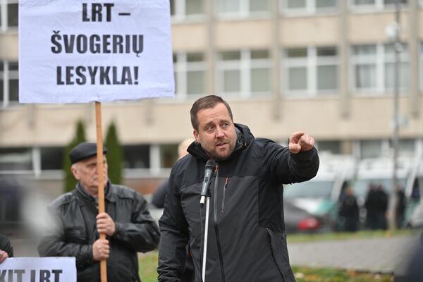 Opozicinis politikas Vaidas Žemaitis mitinge prie LRT pastato Vilniuje. - Sputnik Lietuva