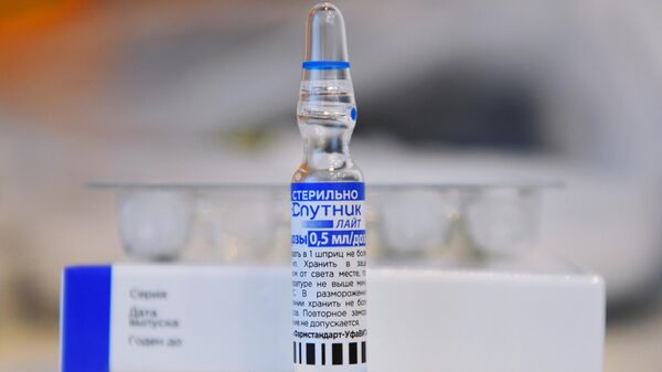Ампула с однокомпонентной вакциной Спутник Лайт против короновирусной инфекции COVID-19, архивное фото - Sputnik Литва