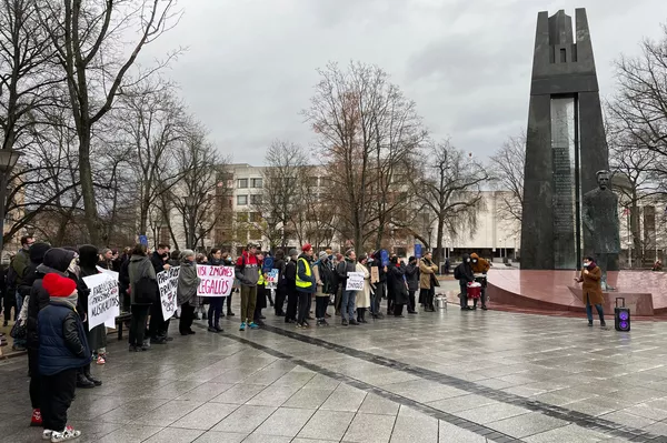 Į mitingą Kudirkos aikštėje susirinko apie šimtą žmonių. - Sputnik Lietuva