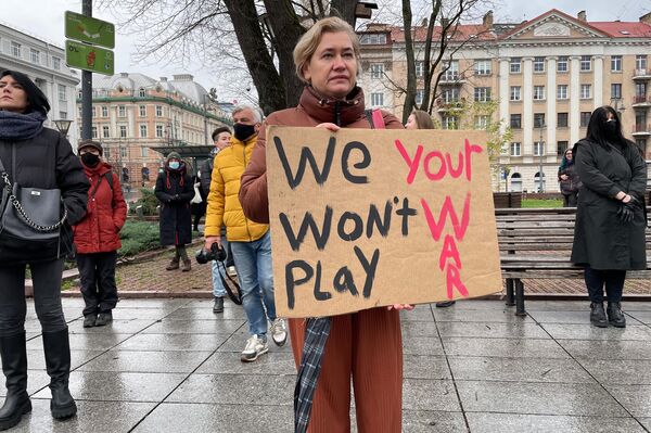 Plakate parašyta: &quot;Mes nenorime žaisti jūsų karo&quot;. - Sputnik Lietuva