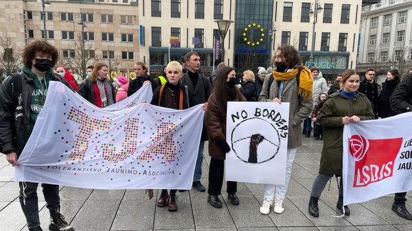 Митинг в защиту прав мигрантов в Вильнюсе - Sputnik Литва