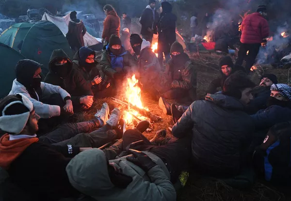 Neteisėti migrantai Lenkijos ir Baltarusijos pasienyje. Neteisėti migrantai Lenkijos ir Baltarusijos pasienyje. - Sputnik Lietuva