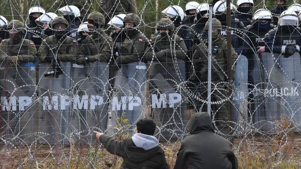 Лагерь нелегальных мигрантов на белорусско-польской границе - Sputnik Lietuva