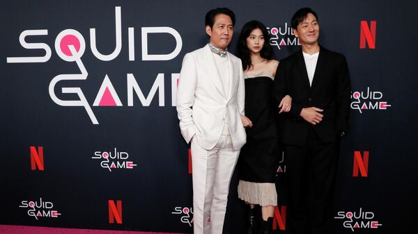 Pietų Korėjos aktoriai Lee Jong Jae, Jung Ho Yeon ir Park Haesu, vaidinę seriale Squid Game - Sputnik Lietuva