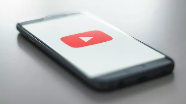 Логотип YouTube, архивное фото - Sputnik Lietuva
