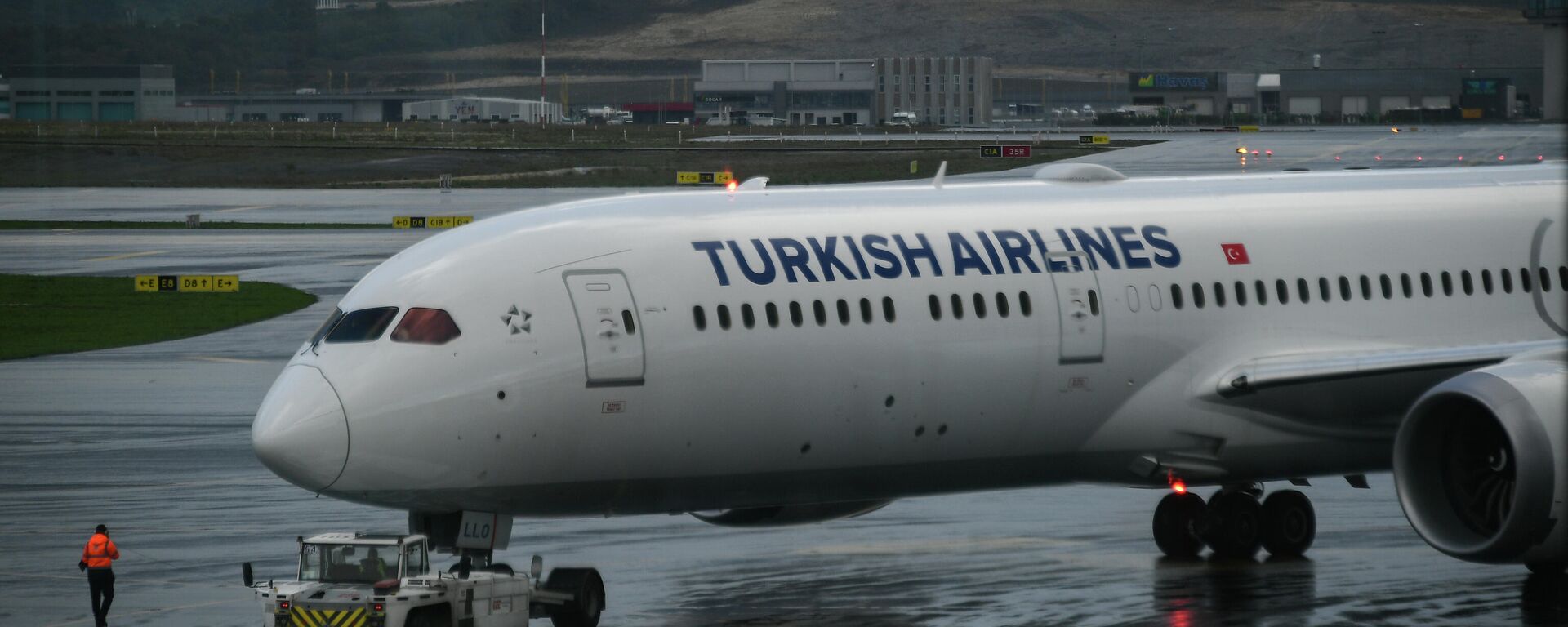 Самолеты авиакомпании Turkish Airlines в Международном аэропорту Стамбул - Sputnik Литва, 1920, 28.05.2022