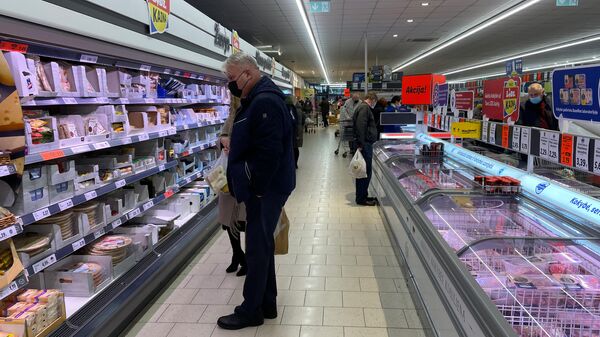 Покупатели в магазине в Вильнюсе - Sputnik Литва