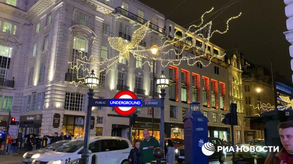 На улицах Лондона зажгли одновременно более миллиона рождественских огней - Sputnik Lietuva