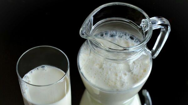 Кувшин и стакан с молоком, архивное фото - Sputnik Литва