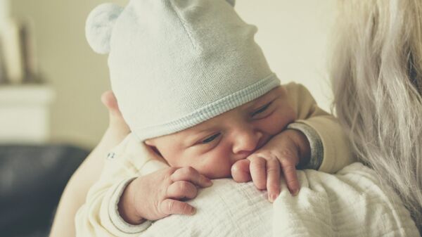 Новорожденный ребенок, архивное фото - Sputnik Lietuva