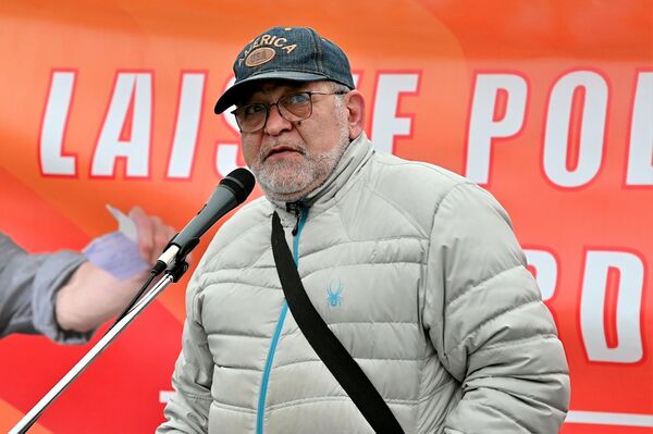 Руководитель Латвийского антинацистского комитета Иосиф Корен на митинге в Вильнюсе. - Sputnik Литва