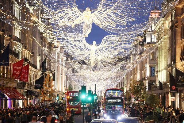 Londono gatvė papuošta kalėdinėmis dekoracijomis. - Sputnik Lietuva