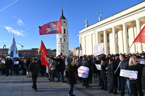 Protesto akcija Vilniuje yra dalis įvairiose šalyse vykstančios akcijos prieš žmogaus teisių pažeidimą ir diskriminaciją. - Sputnik Lietuva