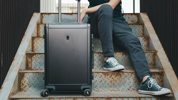 Парень с чемоданом, архивное фото - Sputnik Литва